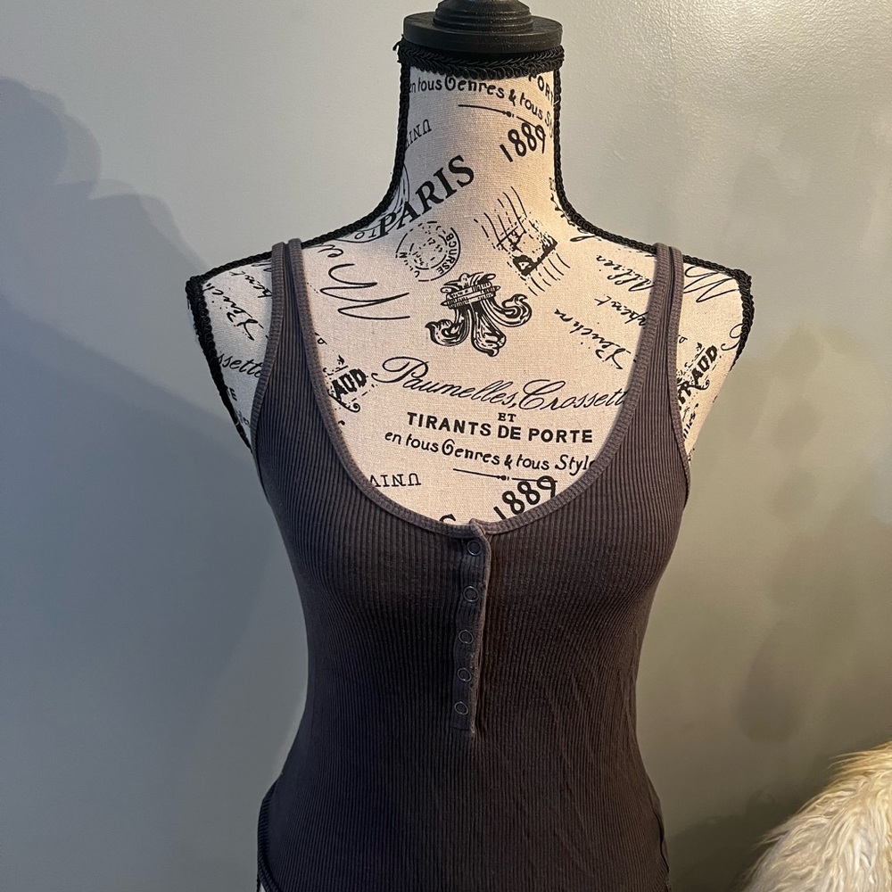 American Eagle Outfitters Black Fitted Buttoned Tank Top